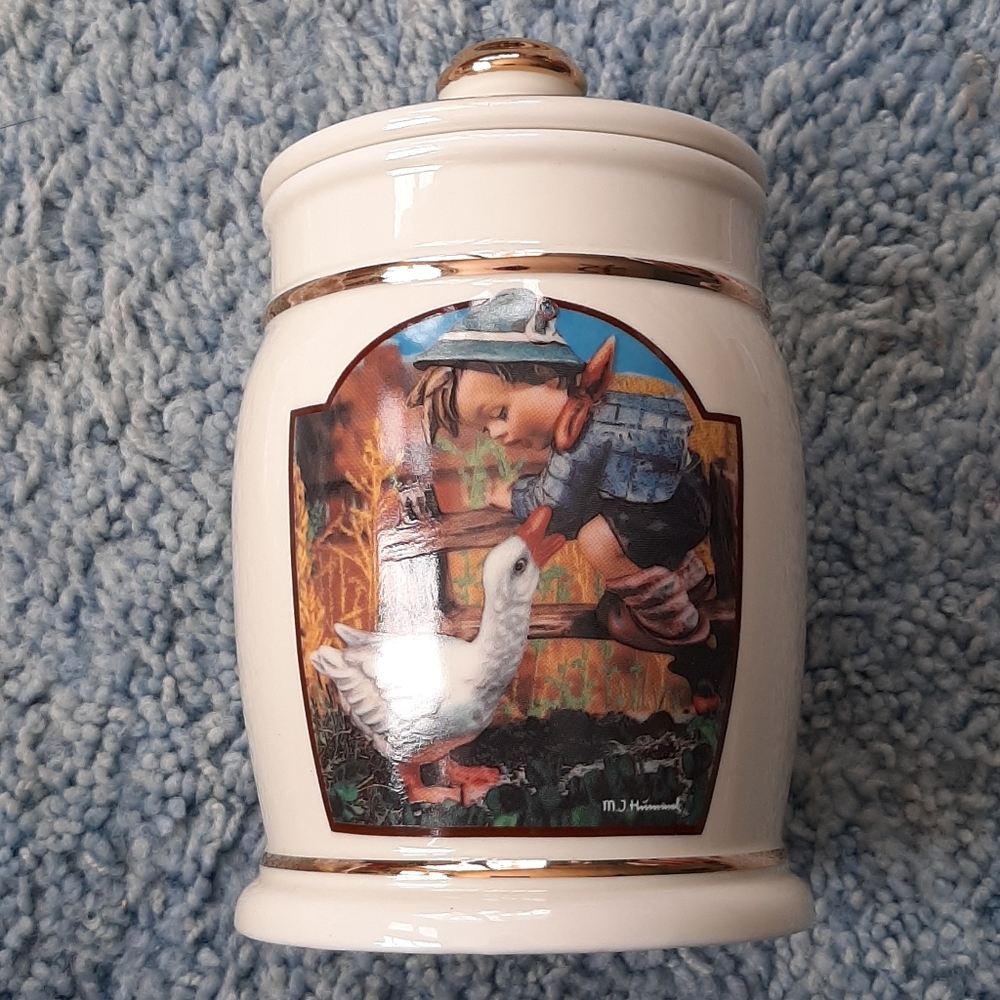 Hummel Barnyard Hero Canister